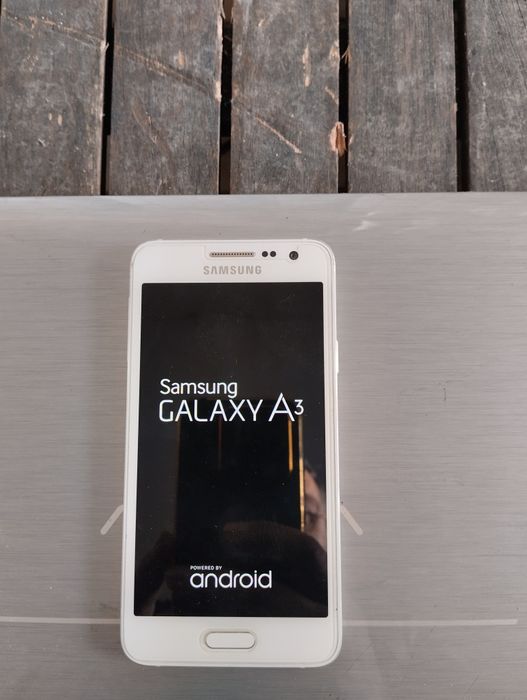 Продавам samsung A3