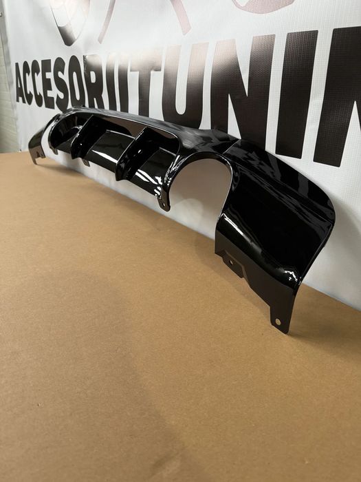 Difuzor bara spate model 335i BMW seria 3 e90(2005-2012) negru lucios