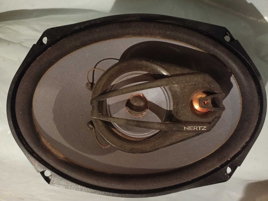 Авто тонколони Hertz