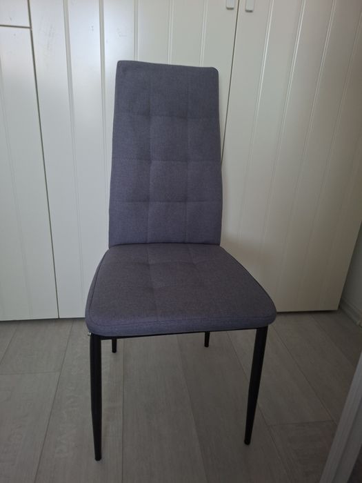 Scaun gri de bucatarie sufragerie living