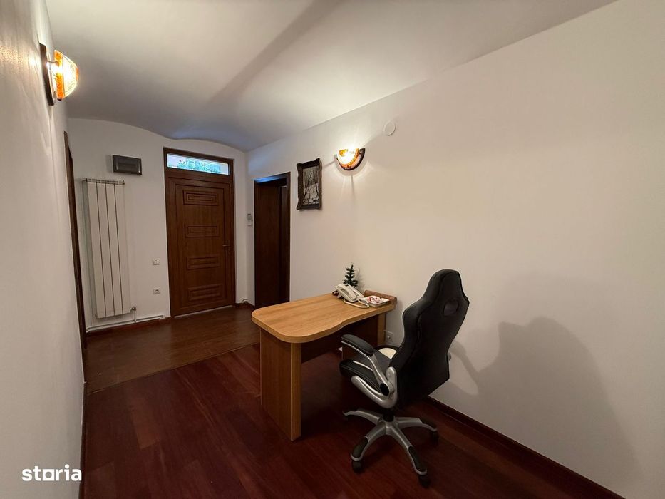 Reducere pret-Spatiu comercial 3 camere + CURTE, gata de utilizare