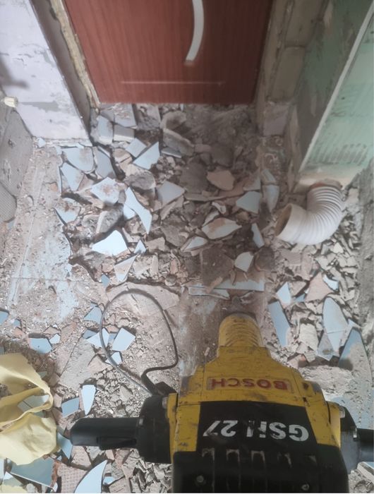 Demolari•CASE•Decopertari Gresie Faianta•Taiari beton•transport moloz