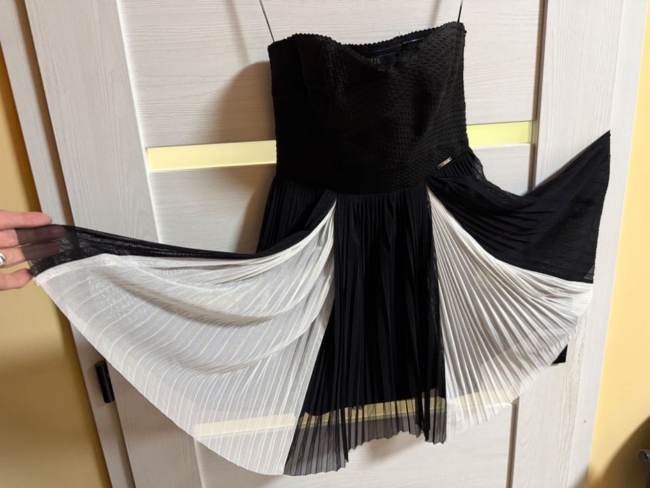 Кокетна рокля Guess