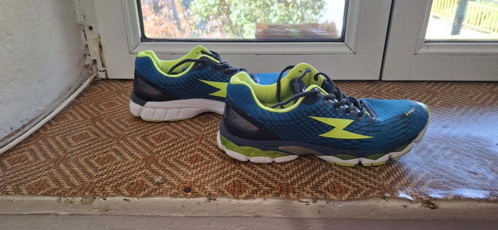 Маратонки. Zeys.  45номер