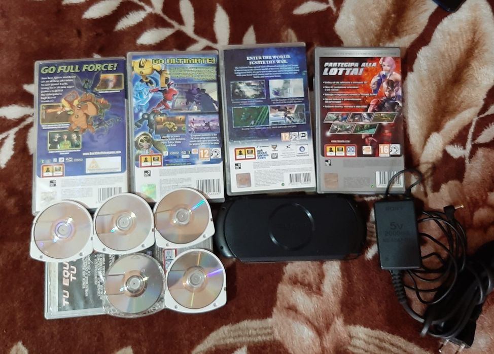 Vand PlayStation portabil street 1004 psp în stare bună cu 10 jocuri