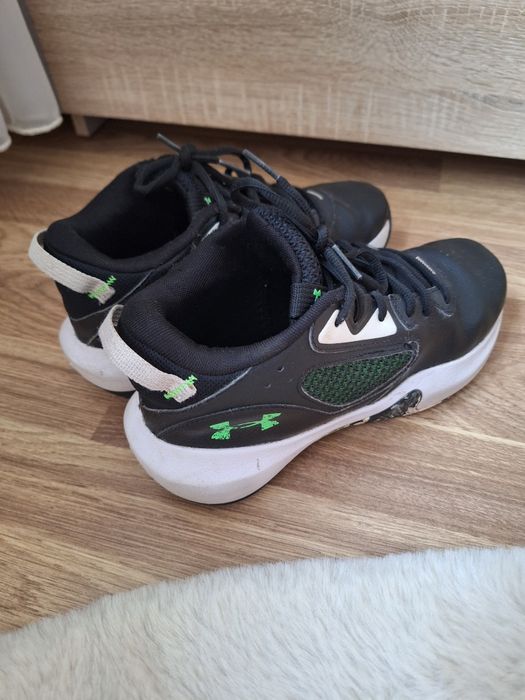 Adidasi Under armour