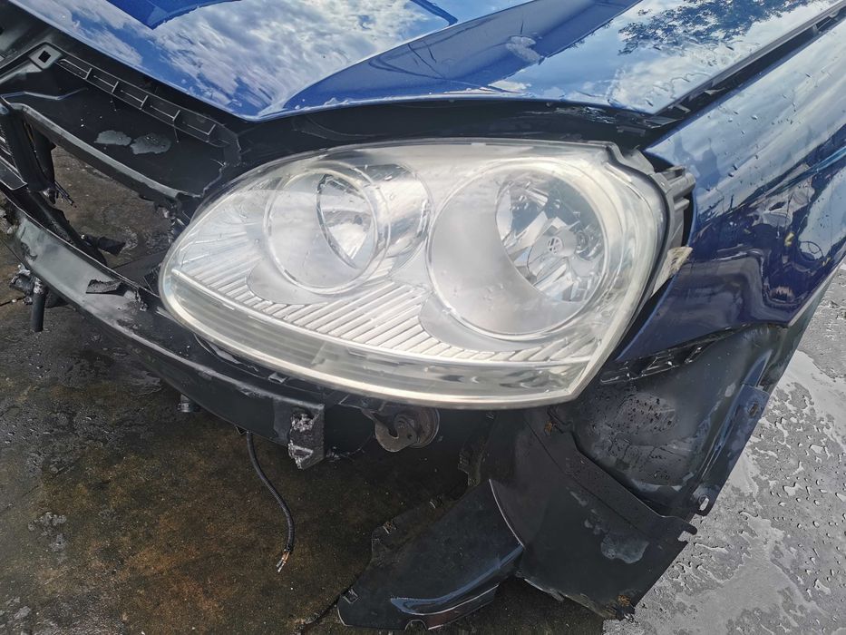 dezmembrez vw jetta cod motor BKD/oglinzi jetta/ bara fata jetta/stop