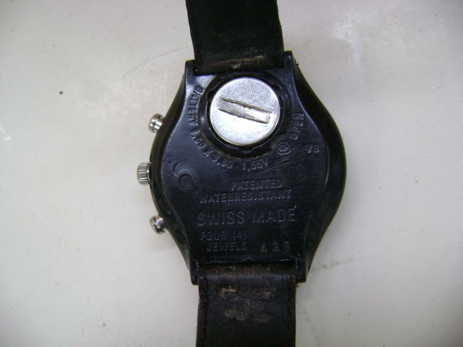 Продавам 5 броя кварцови часовника Fossil,Casio,Swatch