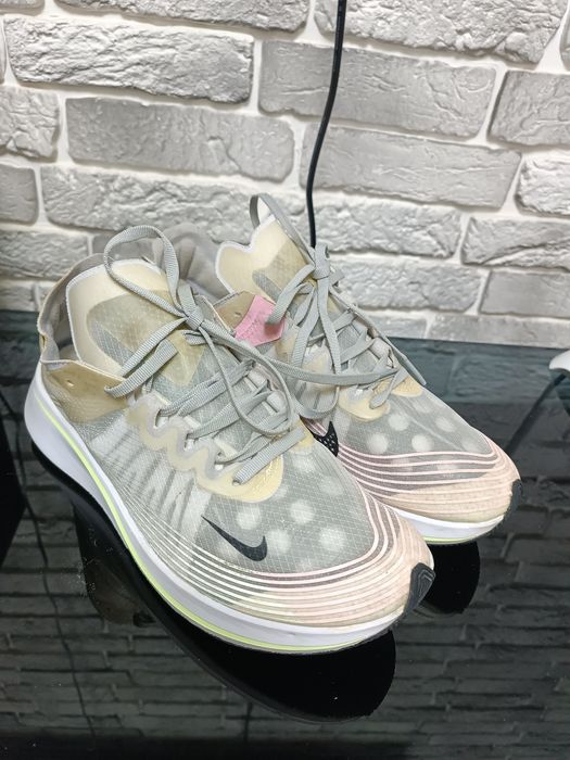 Оригинальные кроссы Nike