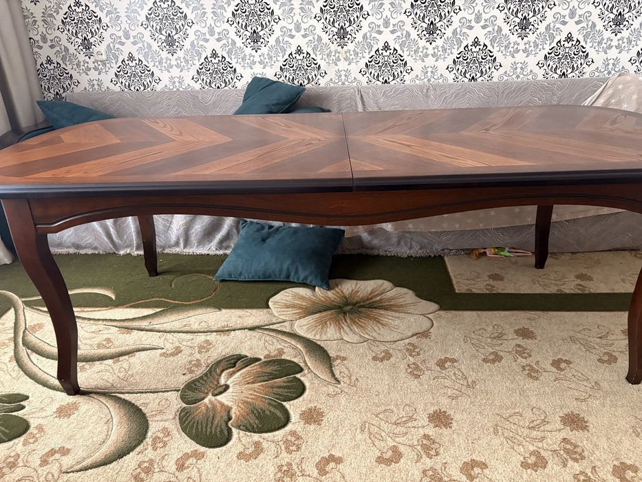 Продаю стол 3 м. 55 000 тг. Торг