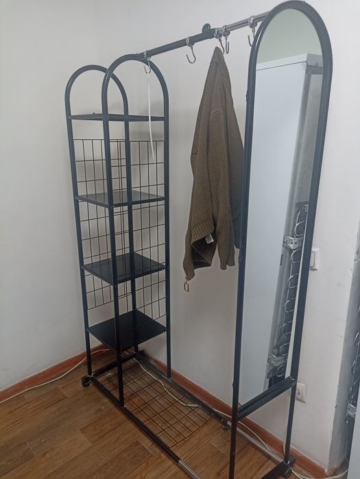 Кровать, диваны, стол, табуретки