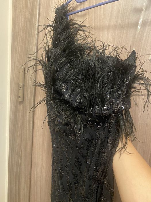 Бутикова рокля с паети и пера