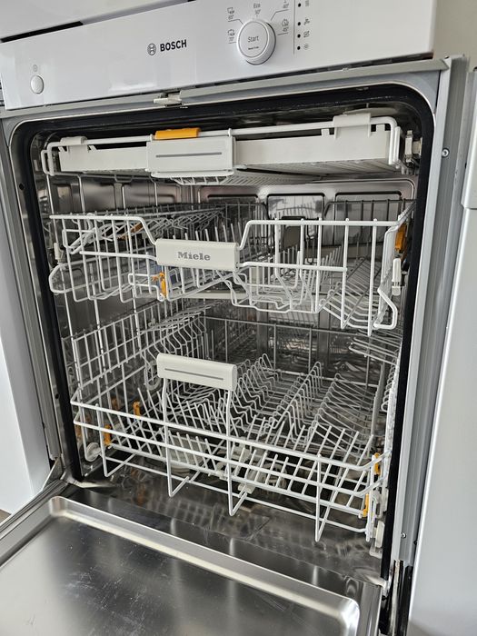 Съдомиялна за частично вграждане Míele
