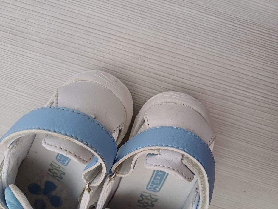 Papuci asistenta piele