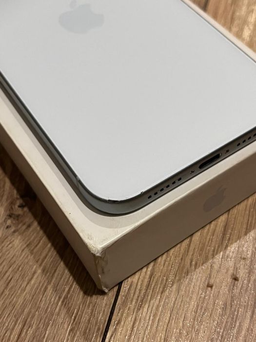 Продам Iphone 15 Plus