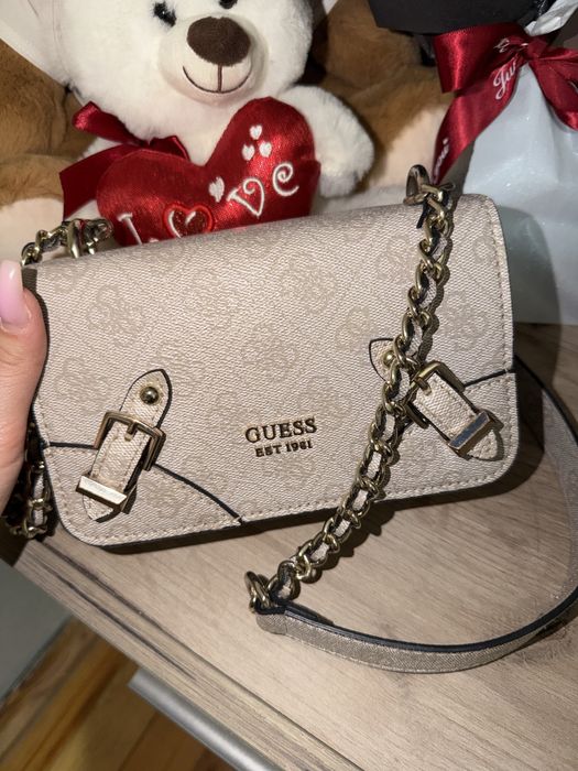 Оригинална чанта Guess