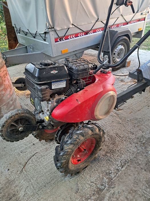 Vând motocultor în perfecta stare de funcționare cu accesorii