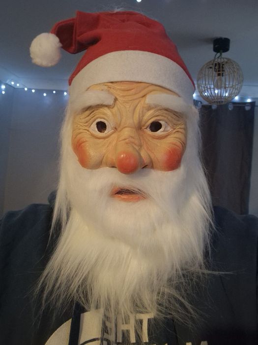 Măști și costum de moș Crăciun, mesaj în privat pentru mai multe detal