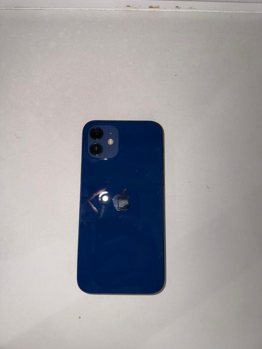 Iphone 12 вся в родне