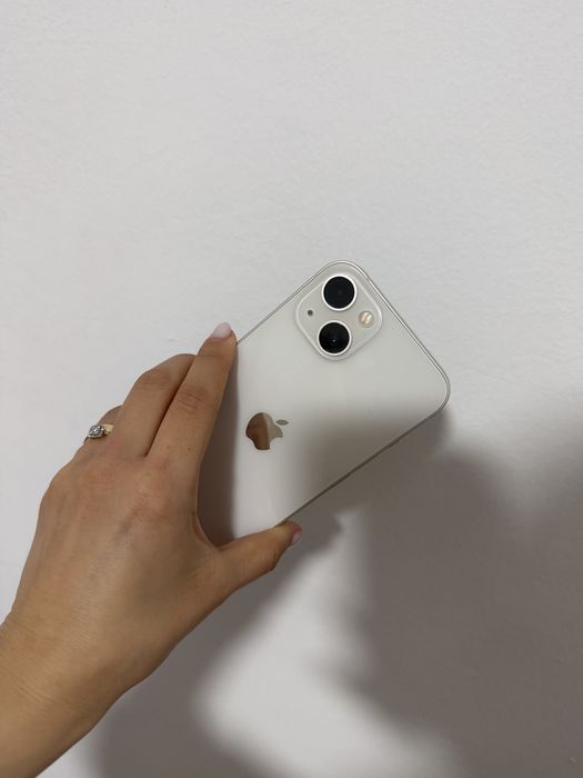 Vând Iphone 13