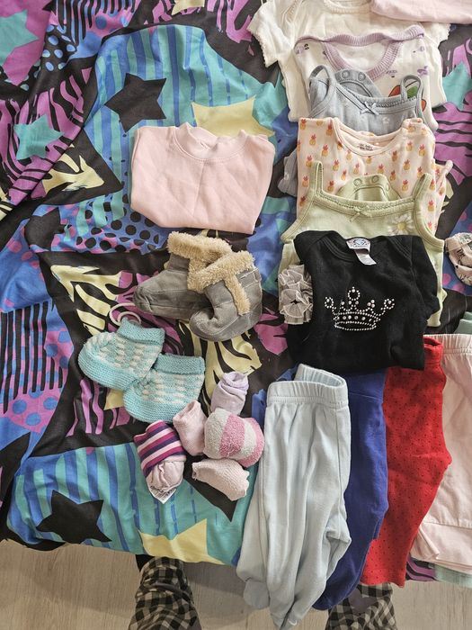 Голям лот дрешки за новородено момиченце + подарък!