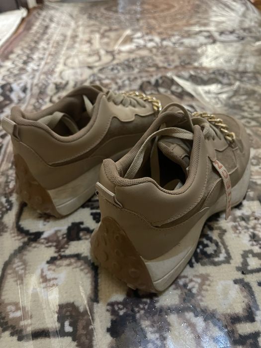 Sotiladi Narxi 100 ming so’m bo’lishi shu narx