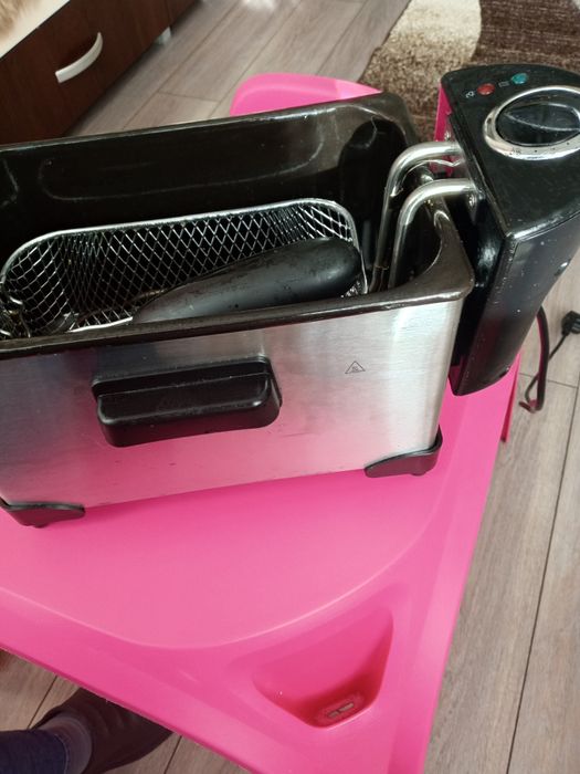 Friteuza  100 de lei