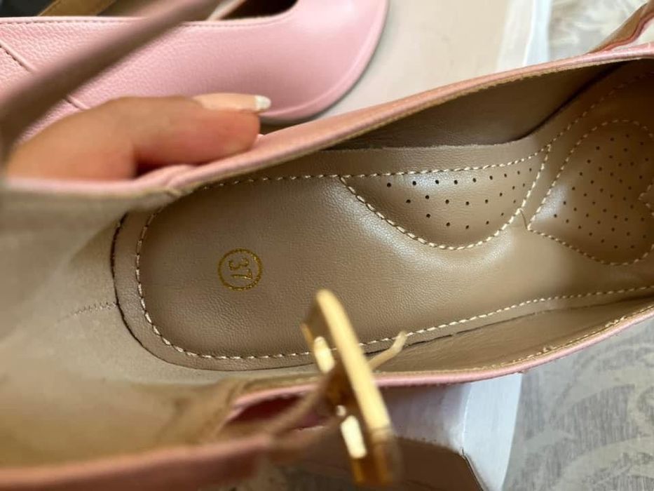 Розови обувки на ток