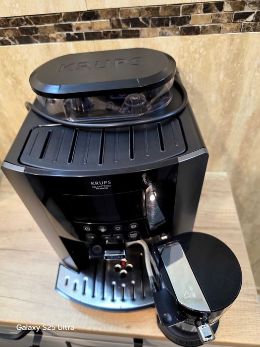 Vand Espressor automat KRUPS Arabica Latte EA819E10,