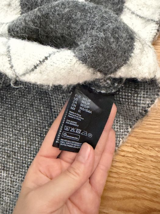 интересен пуловер от h&m