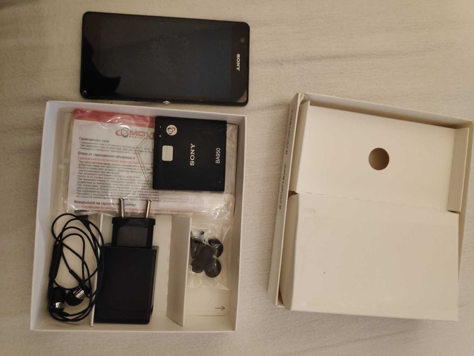 Sony Xperia ZR модел C5502