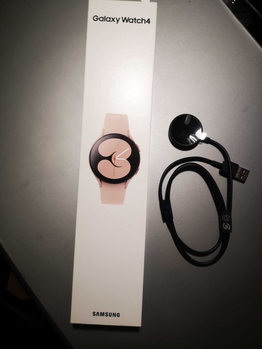 Продавам  Samsung Cal Watch4 40mm LTE Gold-350лв, гаранционен