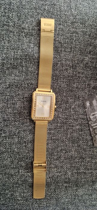 Часовник на guess