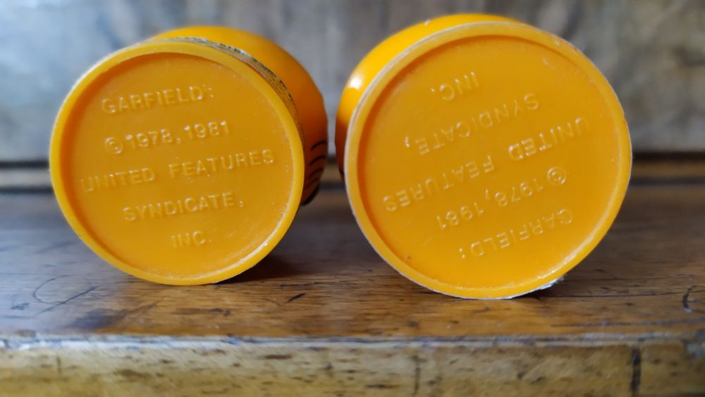 Продавам 2бр Гарфилд, кутийки от дъвки.