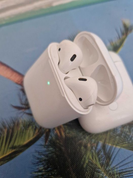 Apple AirPods A1938  2nd Gen