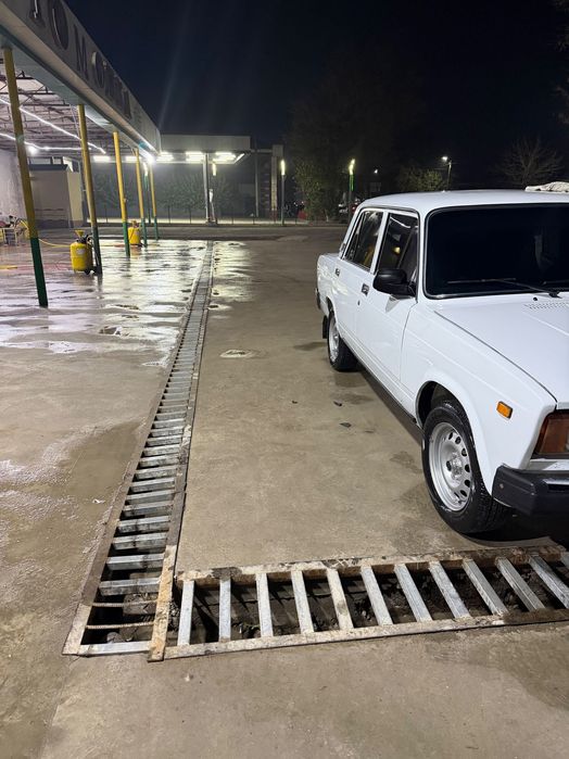 Jiguli 2107 srochna sotiladi