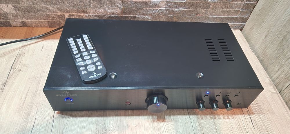 Vand  amplificator  AUNA