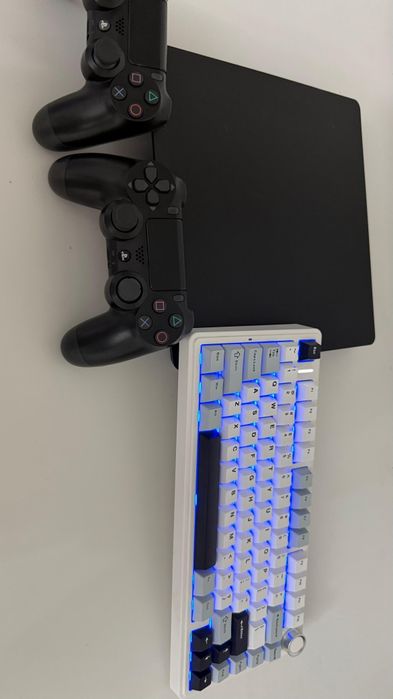 Playstation 4 slim