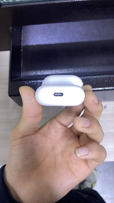 AirPods 4 поколения