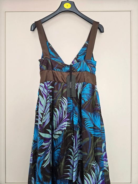 Rochie maxi, lunga Ana ALCAZAR. NOUA

Ana ALCAZAR.

O superba rochie l