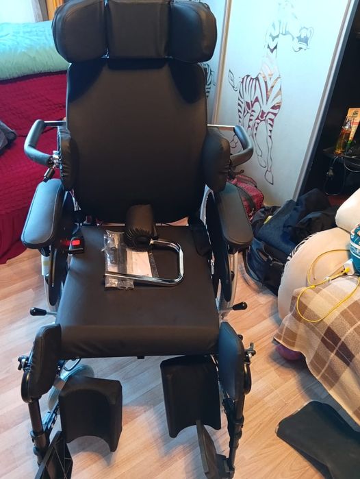 Продаю новую инвалидную коляску