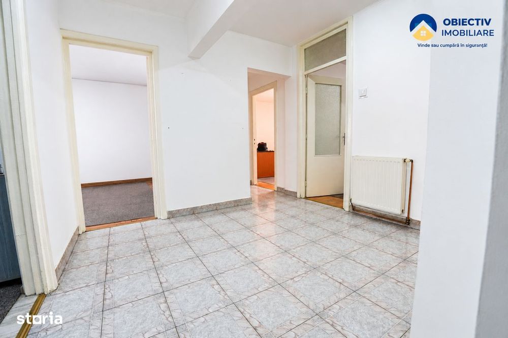 Apartament 4 camere , centru , etaj 1