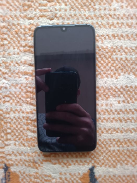 Redmi 7 sotiladi 700 ming soʻm