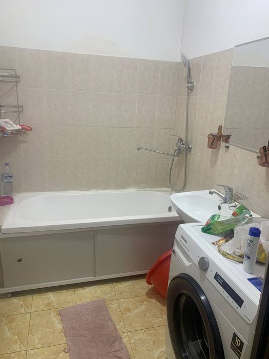 Kvartira õgil bollarga.Har bir xonaga 2kishi turadi obshiy4xonaga 8ta