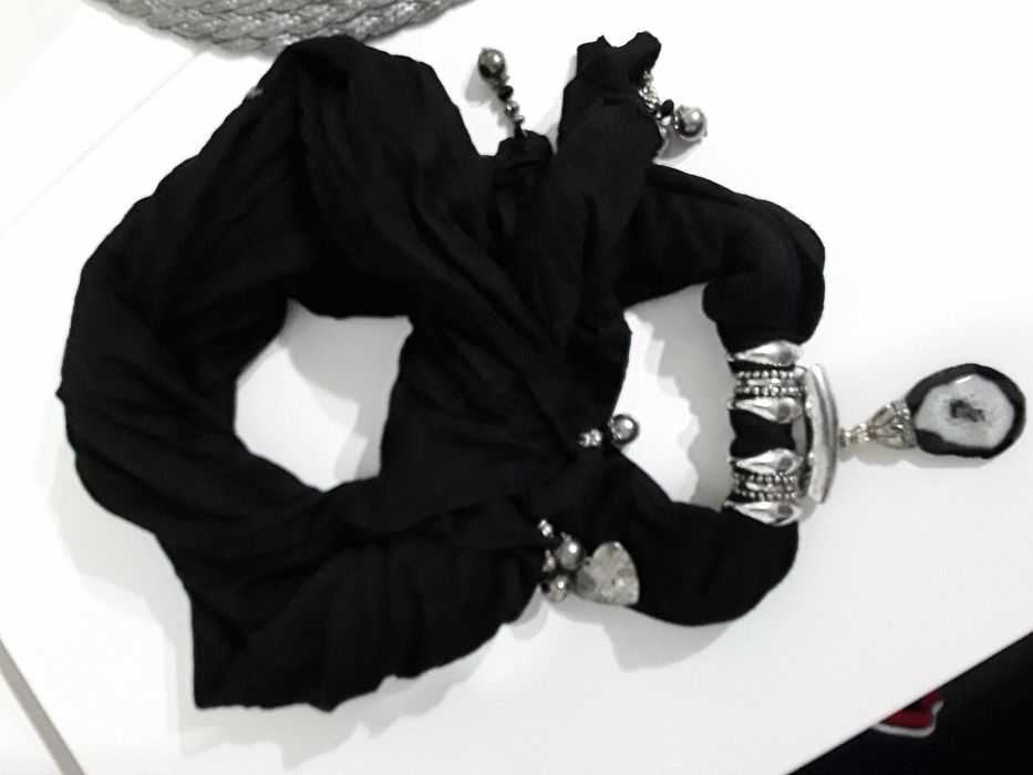 Eșarfă neagră unicat