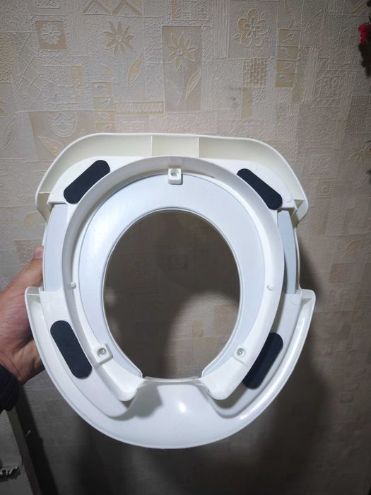 Детское сиденье на унитаз