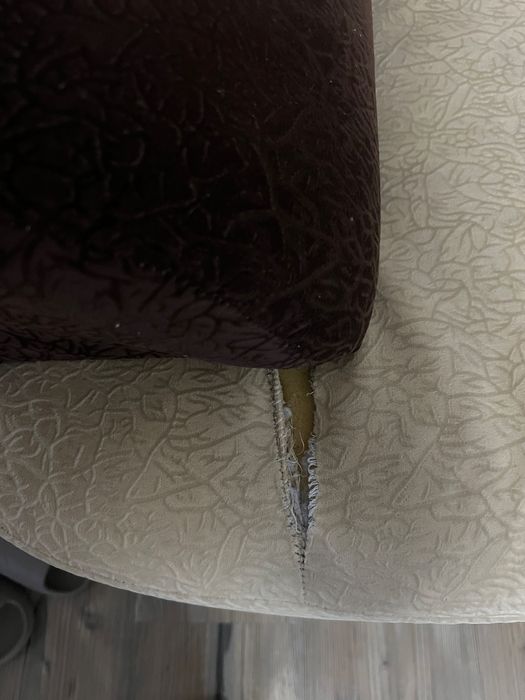 Canapea extensibila + 2 tabureti cadou