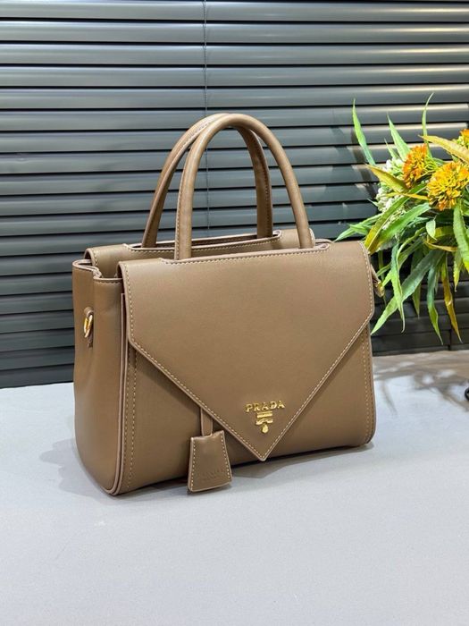 Geanta Prada noua !!! Dimensiuni 25/21 !!!