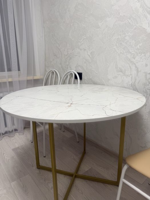 Продам круглый стол