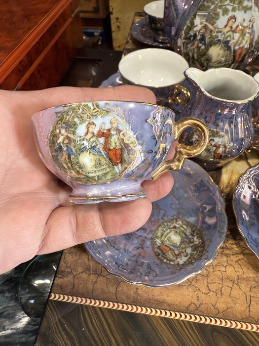 красив порцеланов сервиз за кафе